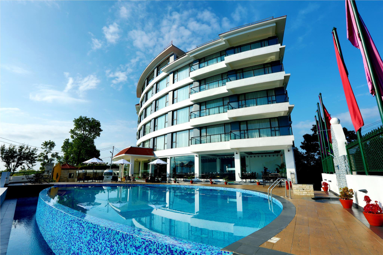 Exterior & Views