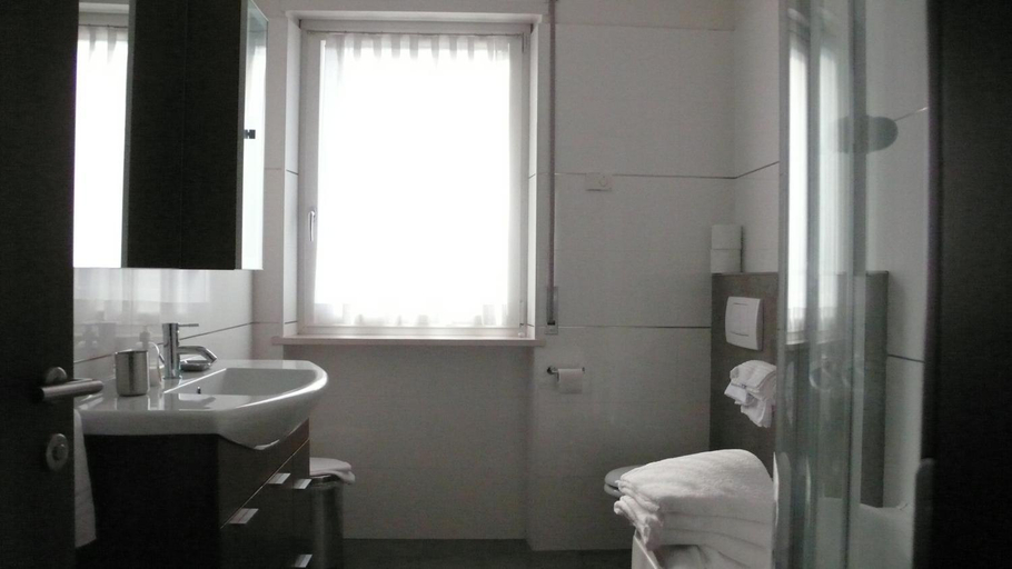 Bathroom 2, Modern and elegant apartments, Trento
