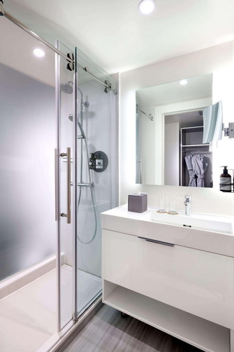 Bathroom 13