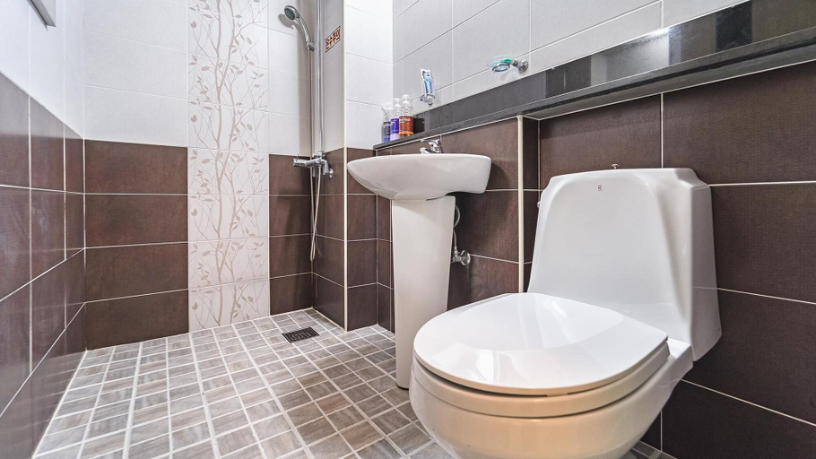 Bathroom 3, Geoje Araon Pension, Geoje
