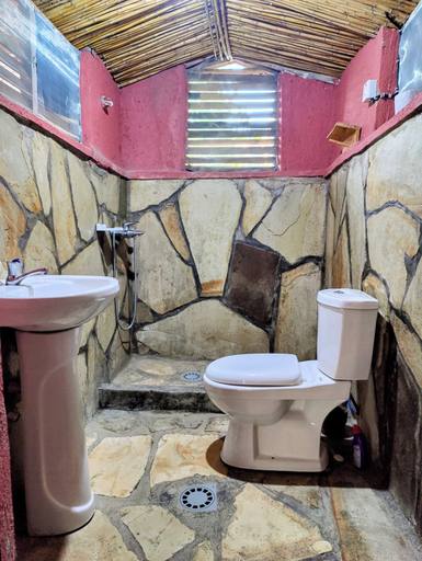 Bathroom 5, Red Rocks Rwanda Guesthouse & Campsite, Musanze