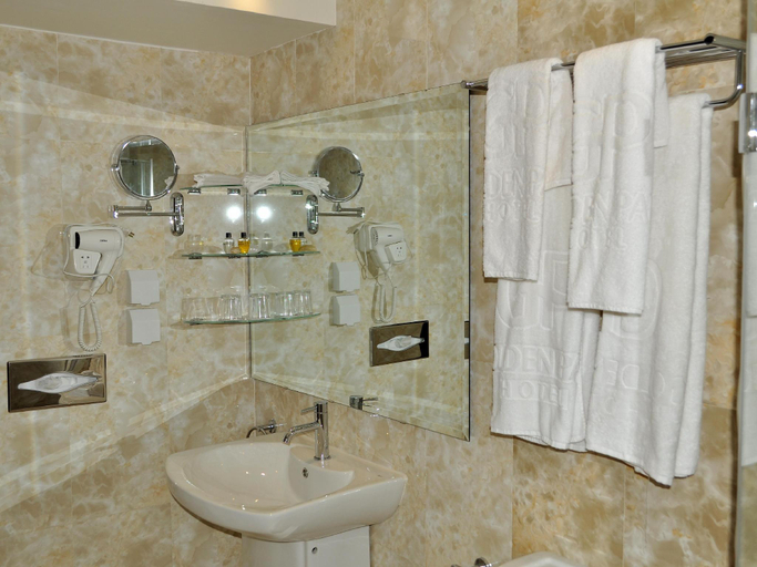 Bathroom 11