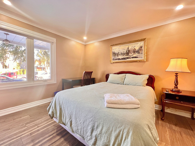 Upgraded Rooms with Bath 7-min to Subway Near Downsview Rogers Stadium, Toronto