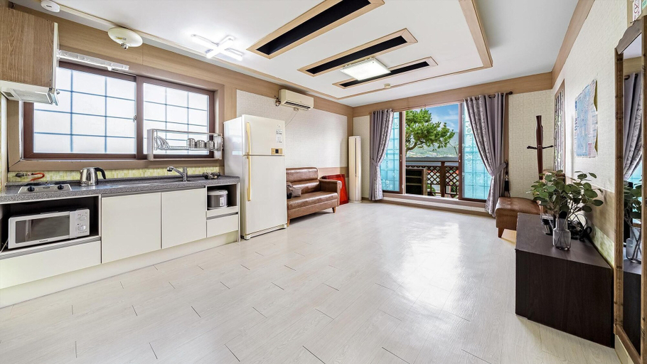 Others 5, Tongyeong Hwanggeumbada Pension, Tongyeong