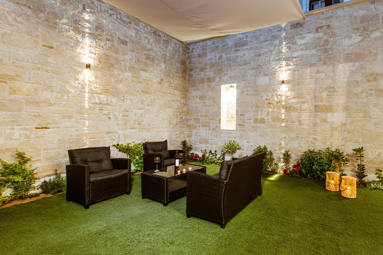 5, Emeli Suites, Crete