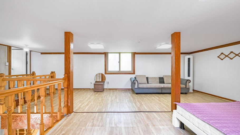 Bedroom 3, Tongyeong Hwanggeumbada Pension, Tongyeong