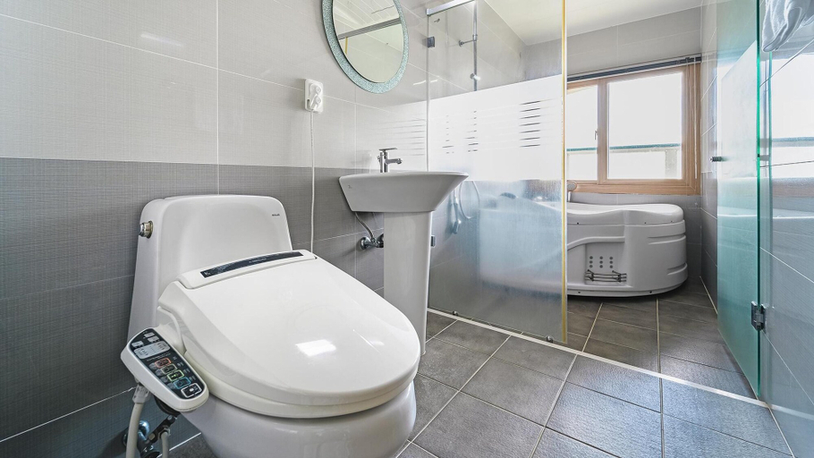 Bathroom 3, Jeju the Oceanhill Pension, Seogwipo