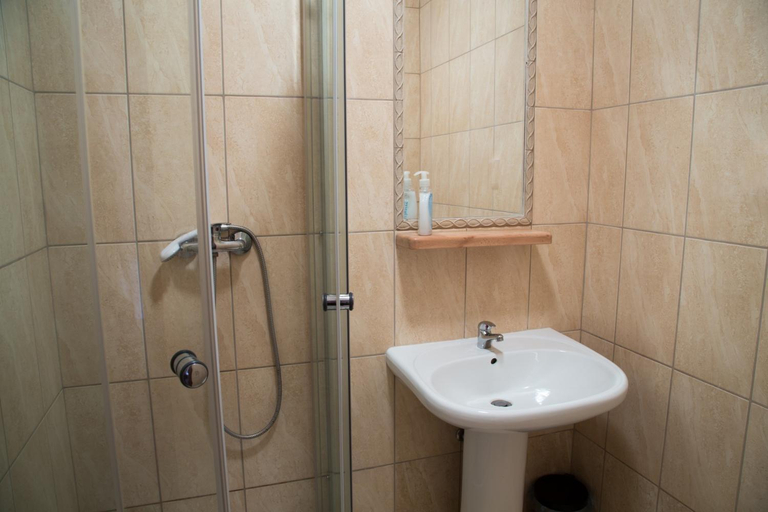 Bathroom 3, Felsoreti Vendeghaz, Eger