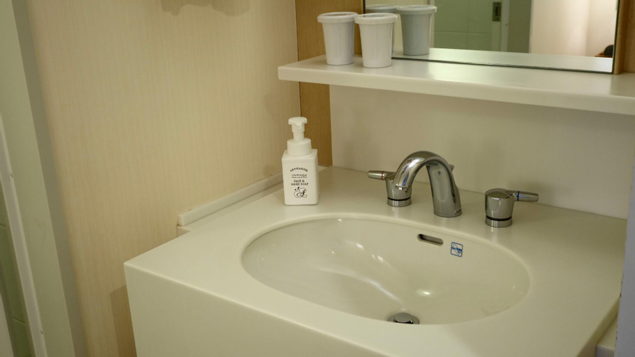 Bathroom 8