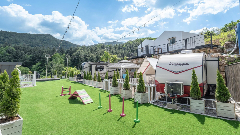 Exterior & Views 1, Gapyeong Dongban84 Glamping&pool Villa, Gapyeong