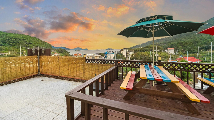 Others 5, Geoje Araon Pension, Geoje
