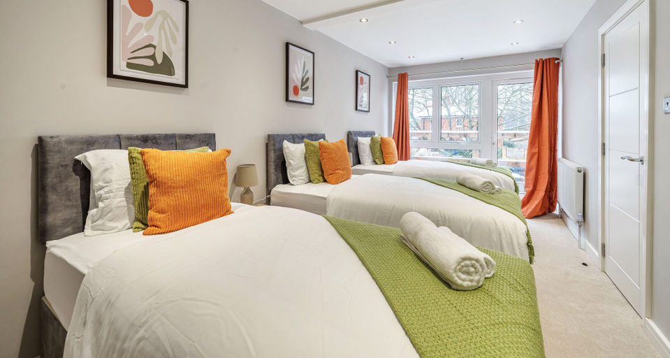 Bedroom 3, Ettrick Court House By REDWOOD STAYS, Hampshire