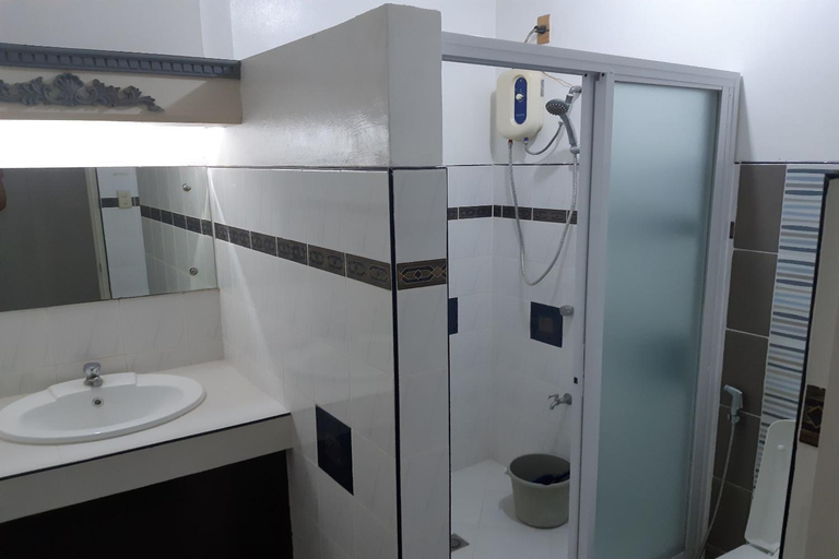 Bathroom 4, SM Travelodge, Batangas City