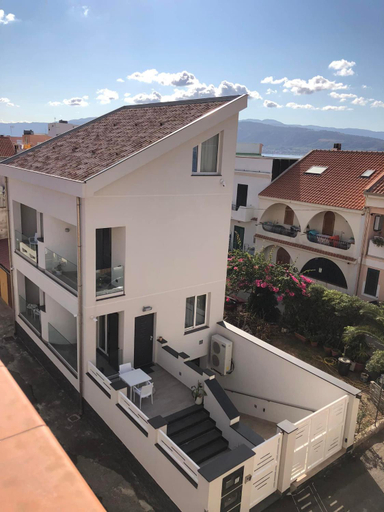 Others 4, Farau B&B, Messina