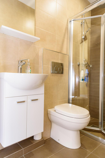 Bathroom 2, Casa Deguara townhouse Rabat Malta