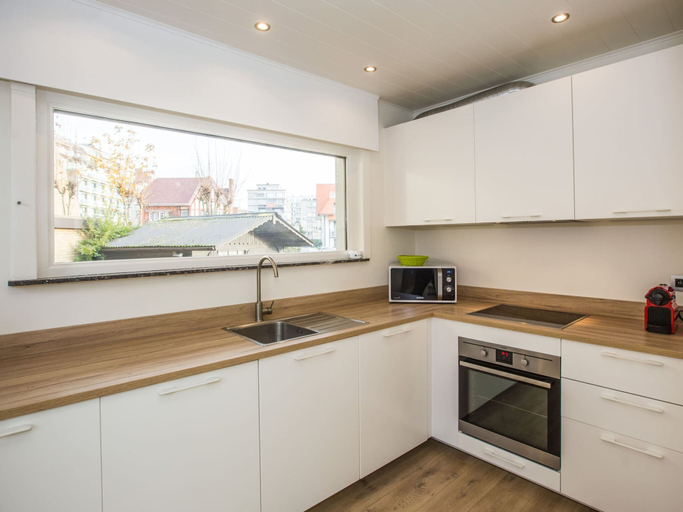 Private kitchen 2, Luxury Holiday Home by the sea, West-Vlaanderen