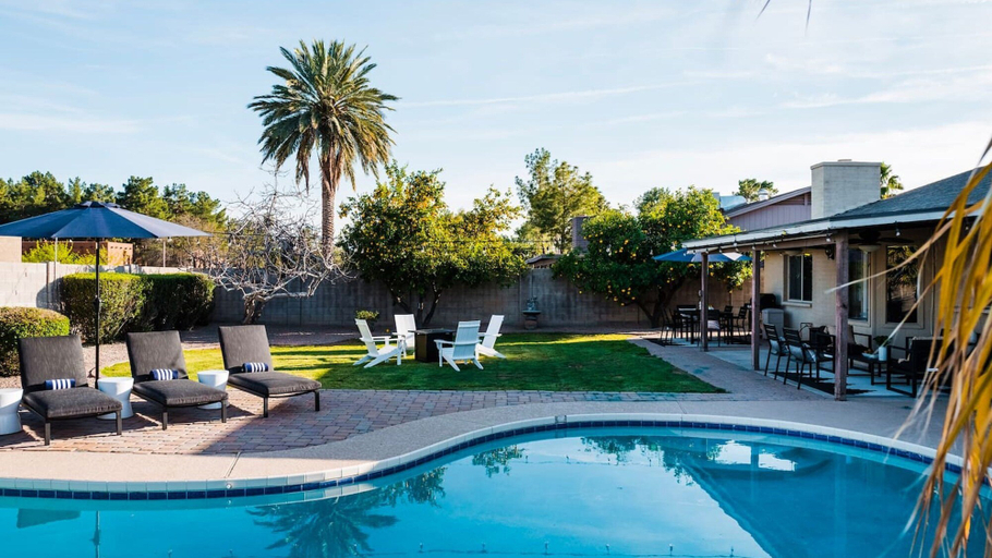 Sport & Beauty 1, Perfect 4 Bdrm Home With Pool and Game Room!, Maricopa