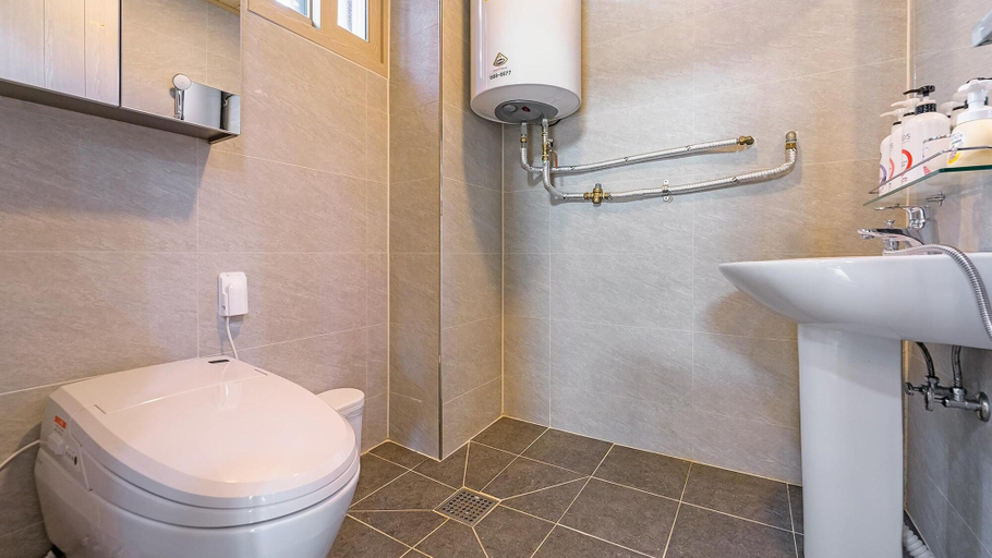 Bathroom 4, Gapyeong Pangpang Pension, Chuncheon
