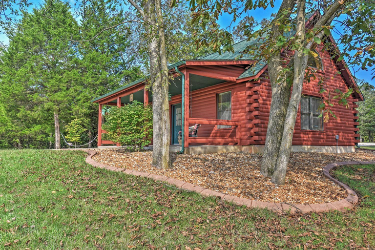 Hillside Cabin on 43 Acres with Private Lake and View!, Saint Charles