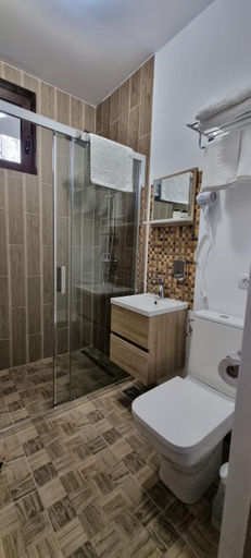 Bathroom 3, Arizona Ranch, Risca