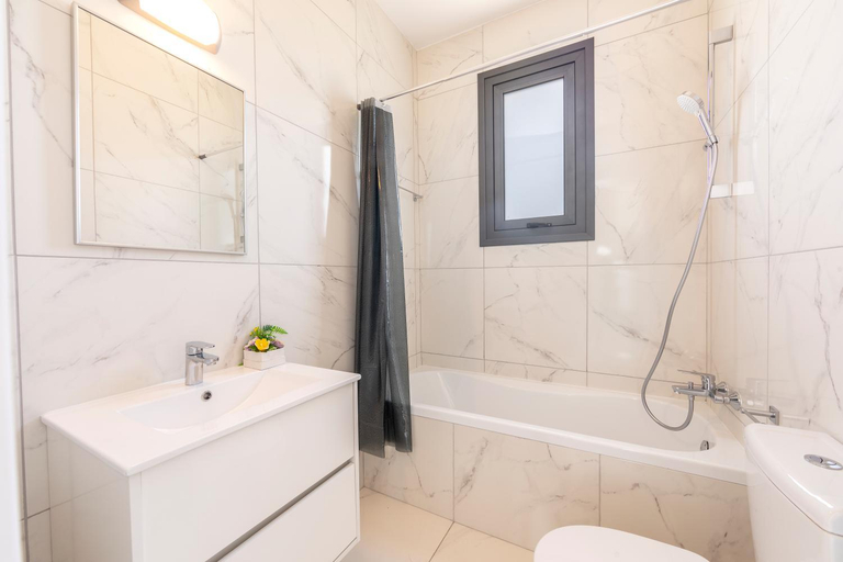 Bathroom 1, Alasia Villas