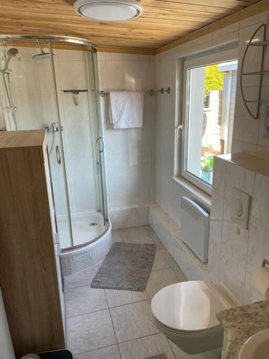 Bathroom 3, Haus am Grimnitzsee mit Garten, Barnim