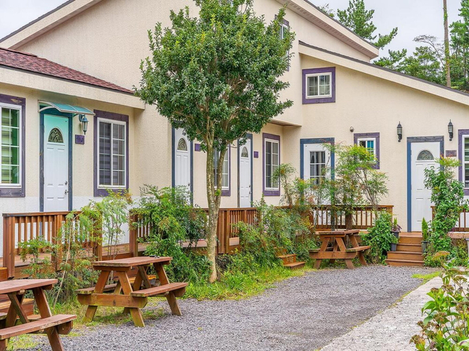 Exterior & Views 2, Seogwipo Haevichipoonggyeong Pension, Seogwipo