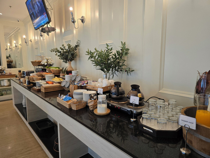 Food & Drinks 4, The Bless Hotel and Residence, Wattana