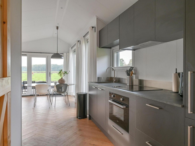 Private kitchen 2, Chalet in Dutch Park With Garden and Terrace, Westerveld