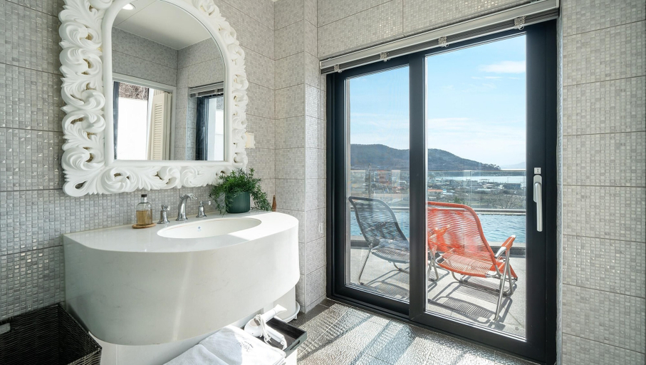 Bathroom 4, Busan Nunuhouse Poolvilla Pension, Gangseo