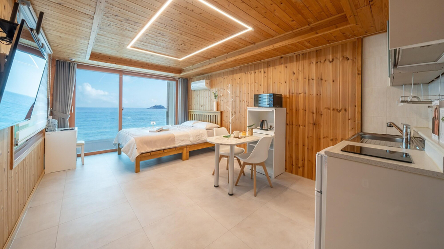Bedroom 3, Sokcho The View Pension, Sokcho