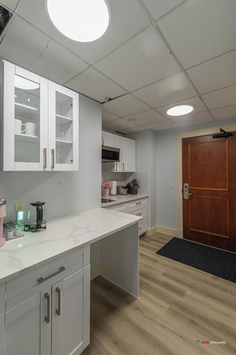 Others 5, Solara Hotel room with Pool-Hot tub-Gym, Division No. 15