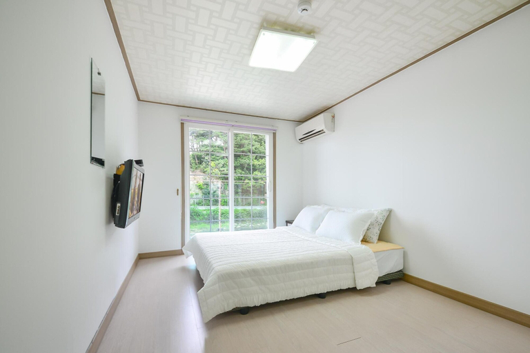 Bedroom 3, Samcheok Healingcamp Pension, Samcheok