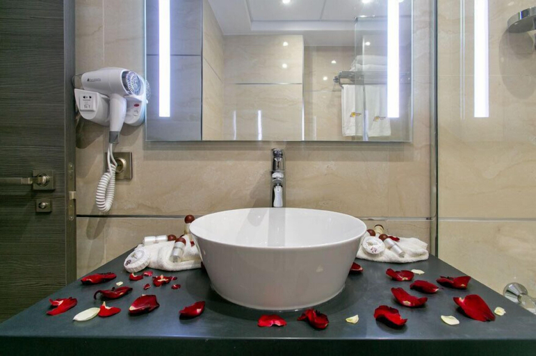 Bathroom 4, Madaure, Cheraga