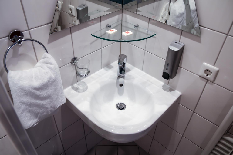 Bathroom 5, Hotel Alpha, Stuttgart