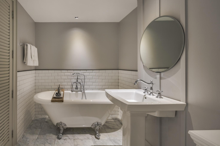 Bathroom 16