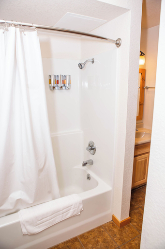 Bathroom 3, Montauk Lodge, Dent