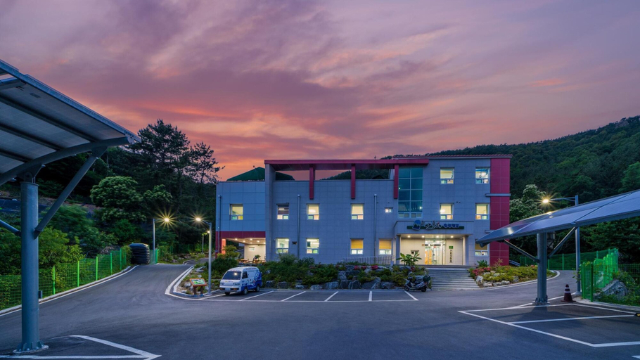 Exterior & Views 2, Tongyoung Sandeulhae Healling Pension, Tongyeong