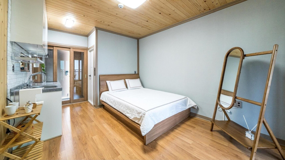 Bedroom 3, Namhae Yanghwa Seaside Pension, Namhae