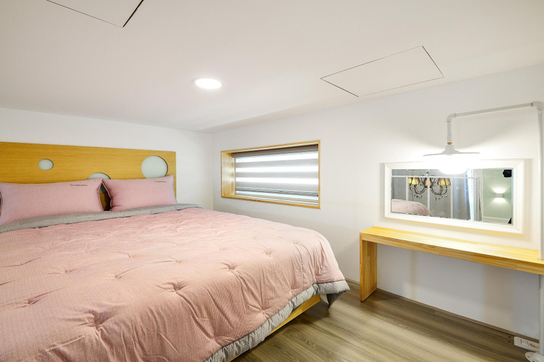 Bedroom 3, Yeosu Nangman Pension, Yeosu