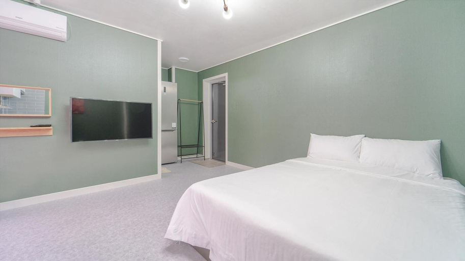 Bedroom 2, Samcheok Jangho Madang Minbak Pension, Samcheok