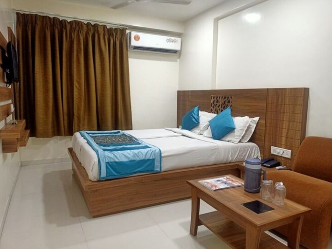 Bedroom 5, Hotel Citizen- Surat, Surat