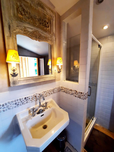 Bathroom 2, Pierres et Jardins, Oise