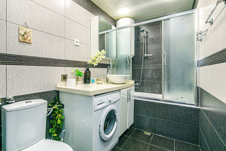 Bathroom, Luxury Apartment with Flame Tower View, Baku