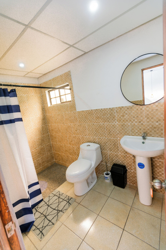 Bathroom 5, Friendly House, Nueva San Salvador