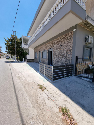 Others 4, E&D Apartments, Central Greece