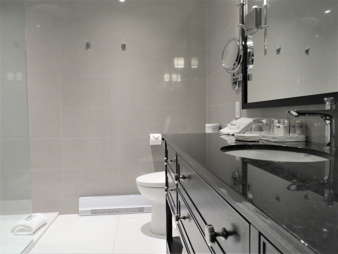 Bathroom 5, Ripplecove Hotel & Spa, Memphrémagog