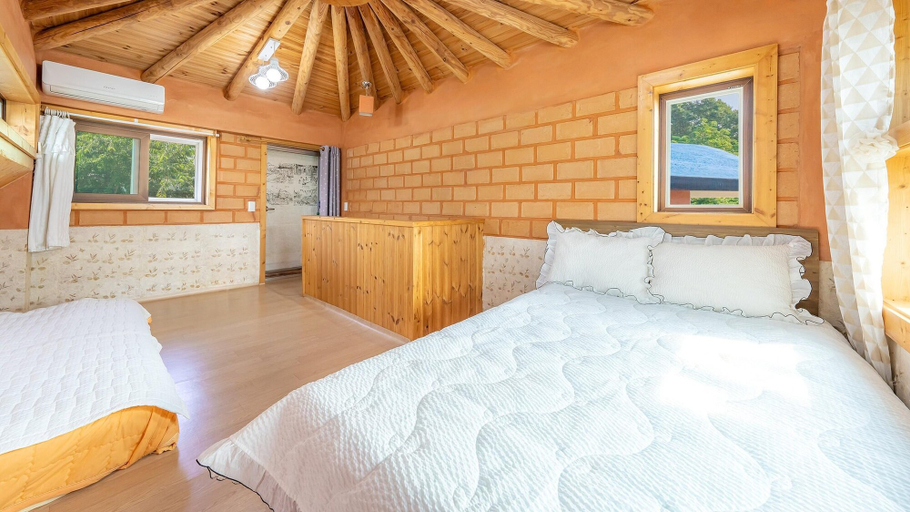 Bedroom 3, Tongyoung Blue House Spa Pension, Tongyeong