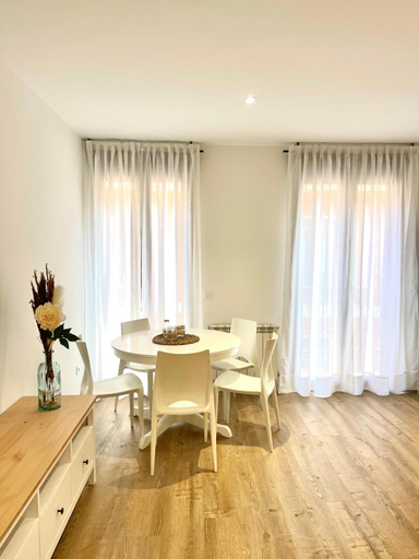 Others 3, Estrada Suites, Ávila