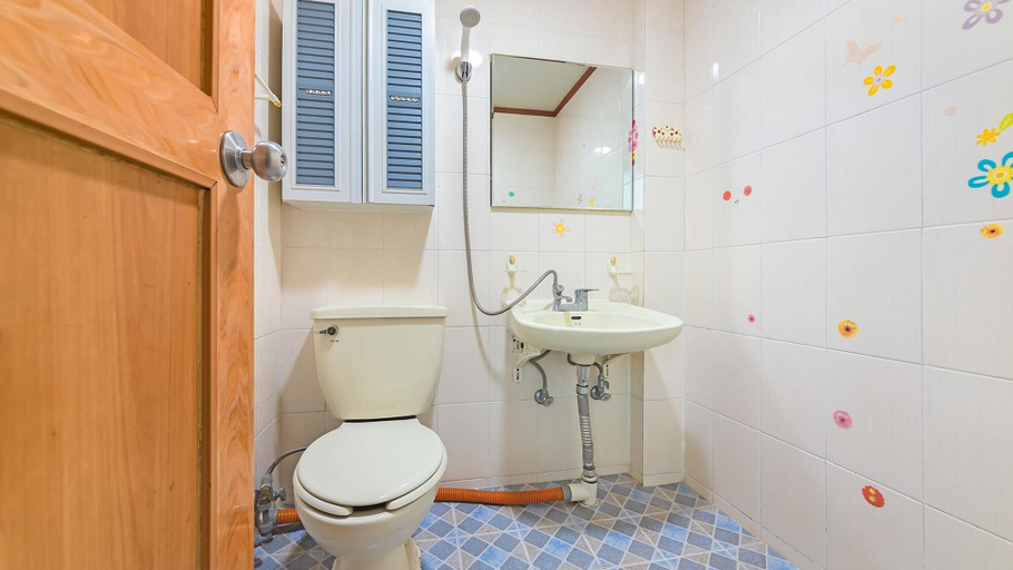 Bathroom 4, Gangchon Chocolate World Pension, Chuncheon